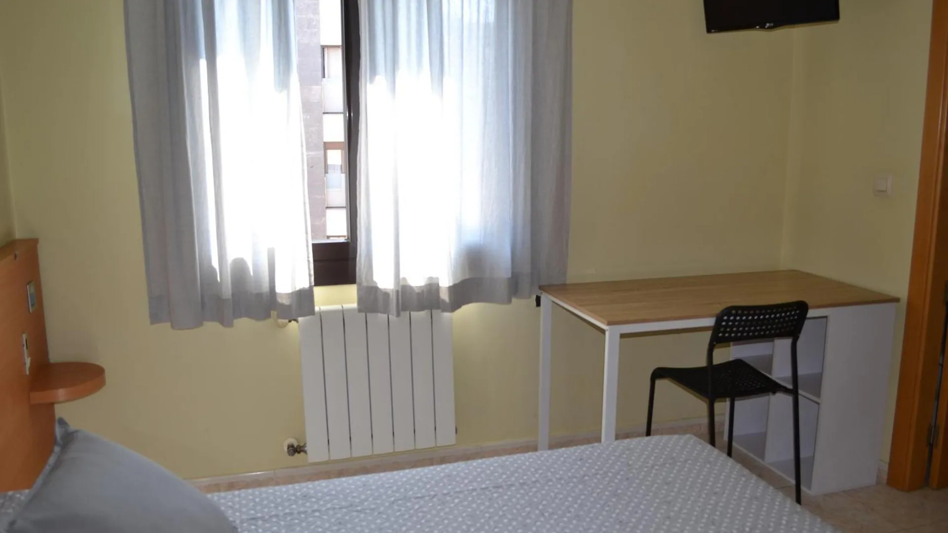 Guest house Hostal Bartis Figueres